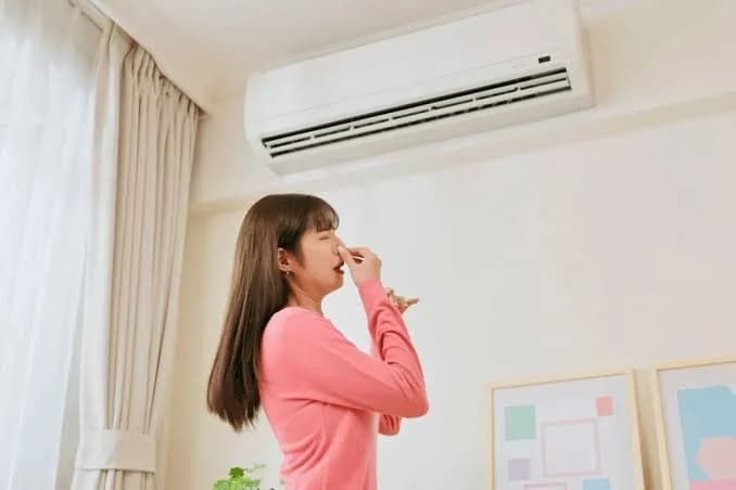 Mùi thức ăn, mùi thuốc lá và không khí tù đọng