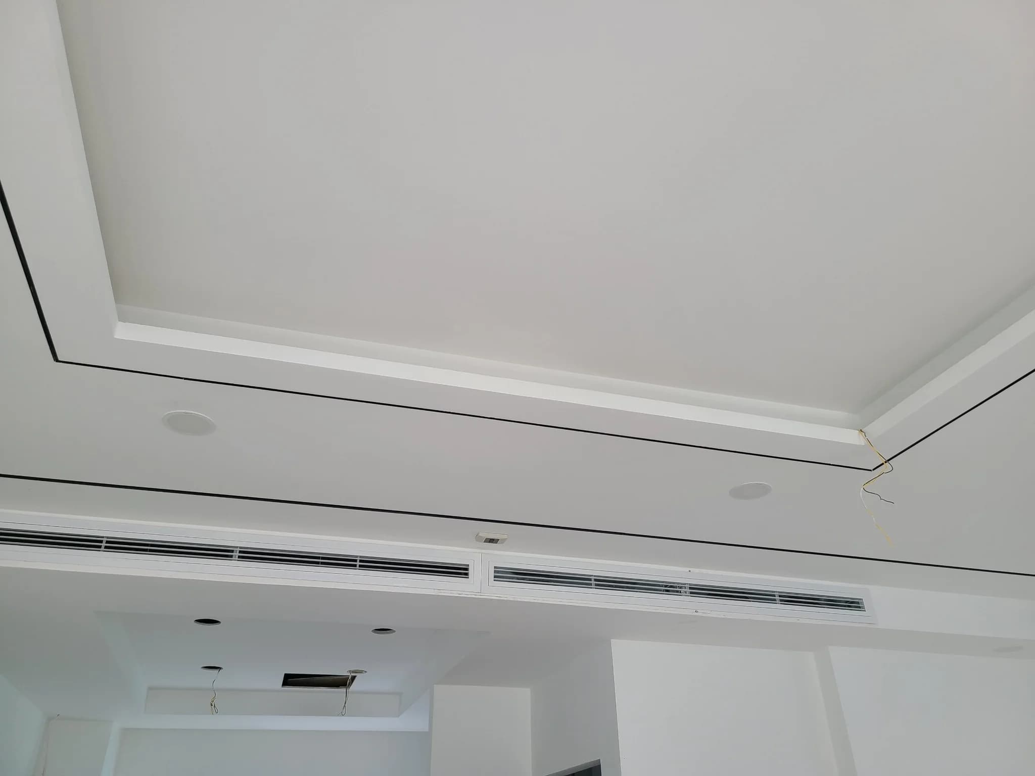 Thi công hệ thống ĐHKK âm trần và cấp khí tươi thu hồi nhiệt Menred Hagisu cho nhà phố Mr. Vũ (Quận 5) - ảnh 4
