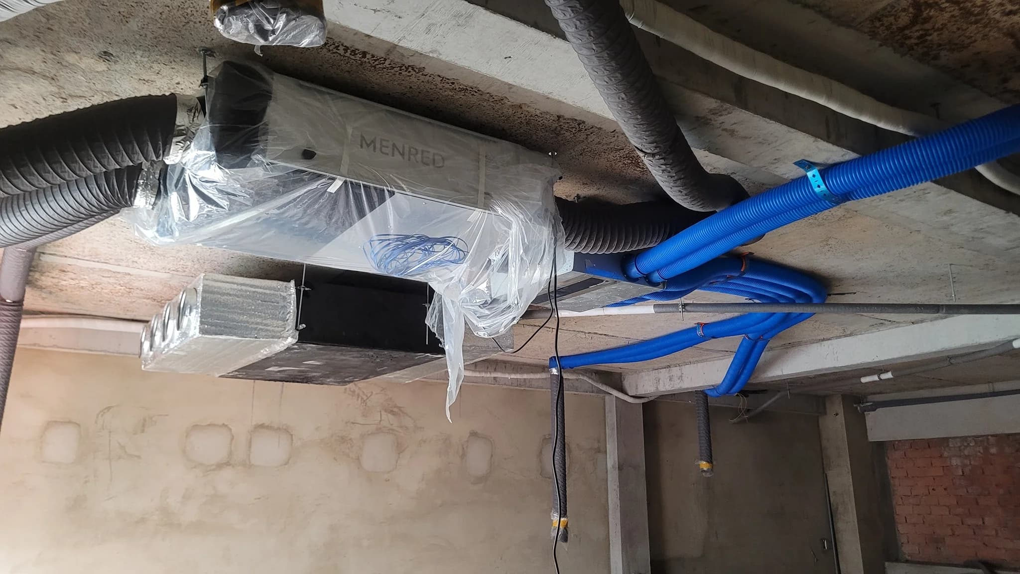 Thi công hệ thống ĐHKK âm trần và cấp khí tươi thu hồi nhiệt Menred Hagisu cho nhà phố Mr. Vũ (Quận 5) - ảnh 11