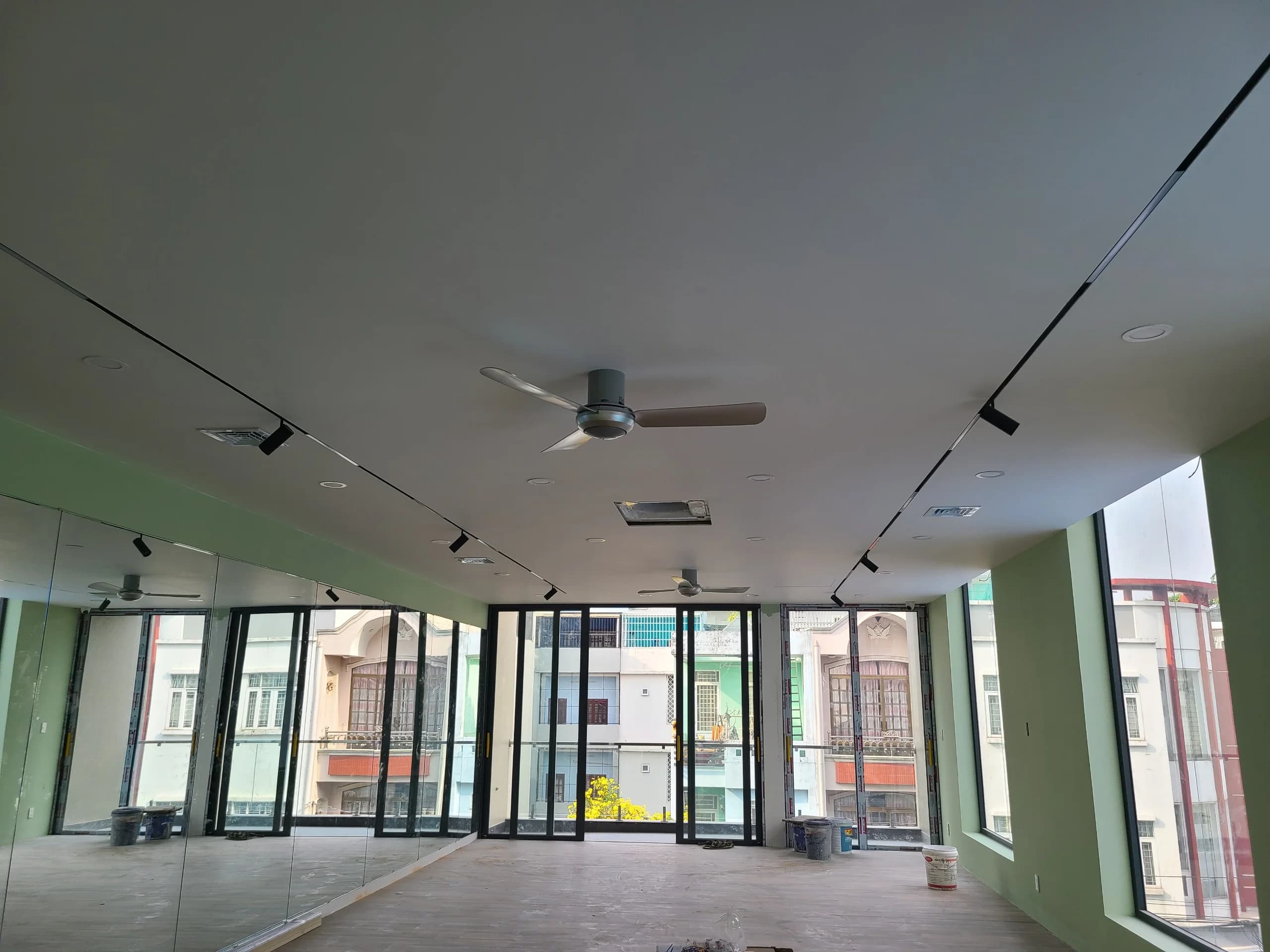 Thiết kế và thi công lắp đặt hệ thống ĐHKK và hệ thống lọc, cấp khí tươi hồi nhiệt cho tòa nhà đa năng Mr. Đạt (Biên Hòa) - ảnh 5